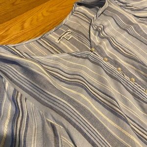 American Eagle Flowy button up top